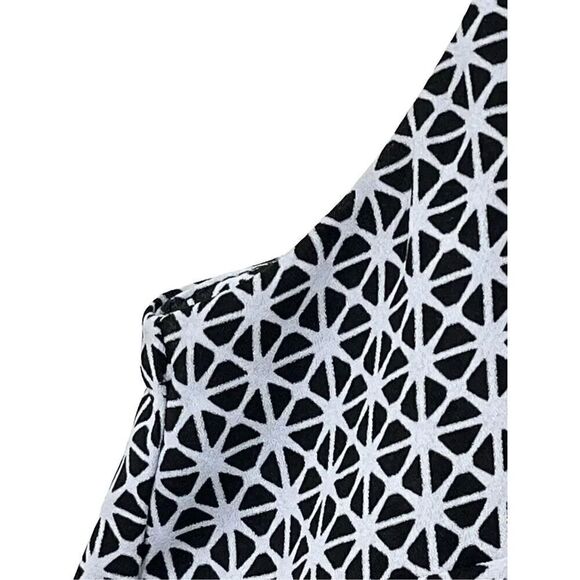 Worthington Sleeveless Ruffle Top Black White Size Medium - Picture 4 of 7